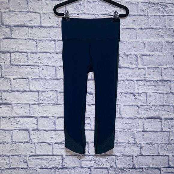 Lululemon Ready Set Go Crop (21")
Submarine size 4 - Picture 2 of 15